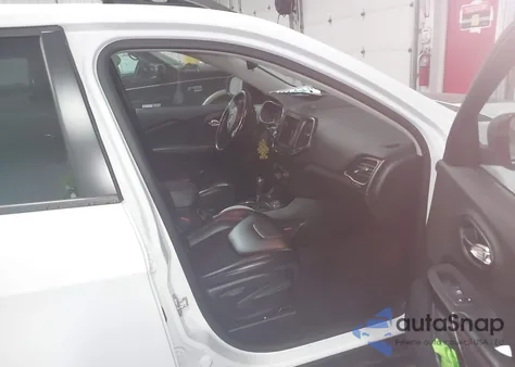 2020 Jeep Cherokee Trailhawk 4X4 from USA, damaged, VIN 1C4PJMBX1LD581891